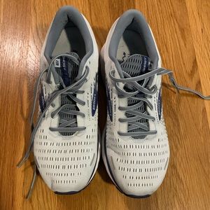 Brooks Ghost 13 size 10.5 Wide